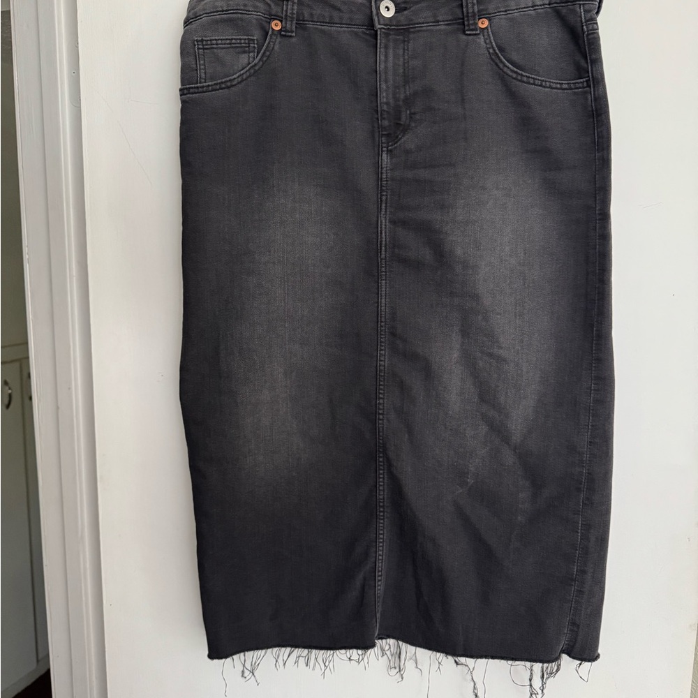 H&M Charcoal Pencil Skirt